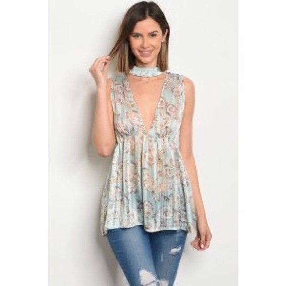 Audrey 3+1 Tops - ⭐️3 for $20 Women’s Floral Keyhole Choker Top